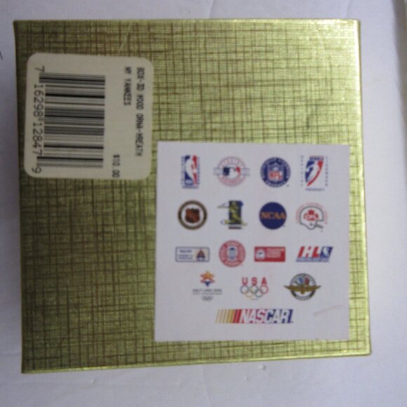 New York Yankees NNY MLB 3D Wood Christmas Wreath Ornament Hunter 1999 Gift Box - Picture 10 of 12